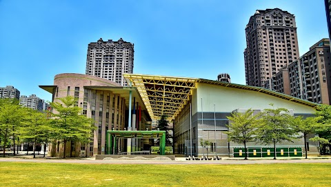 高雄市鼓山區龍華國民小學