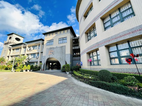 高雄市鳳山區文華國民小學