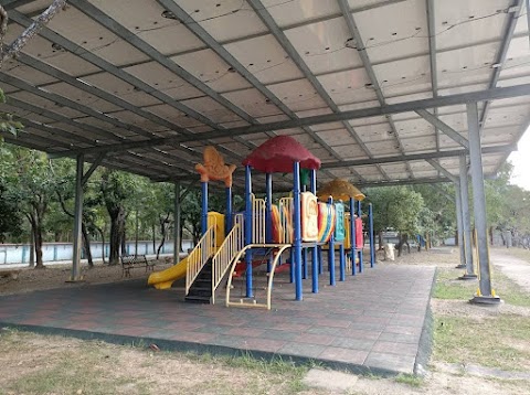 高雄市燕巢區鳳雄國民小學
